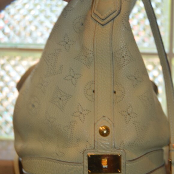 Louis Vuitton Stella Mahina Leather Handbag Monogram Cream/Off White color - Picture 14 of 15